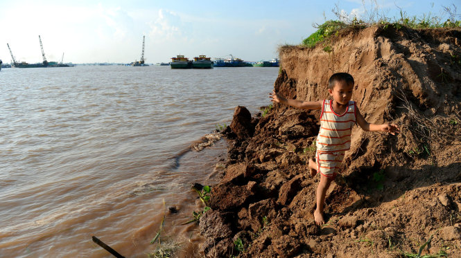 Hút[-]cát[-]ngoạm[-]nát[-]bờ[-]sông[-]Tiền